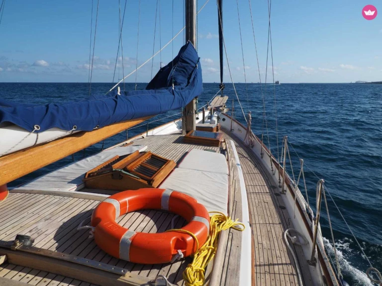 Hire Sailboat Ta Chiao with a boat licence