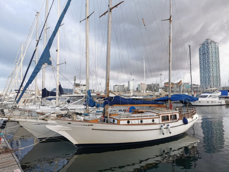 Sailboat to hire Barcelona at the best price