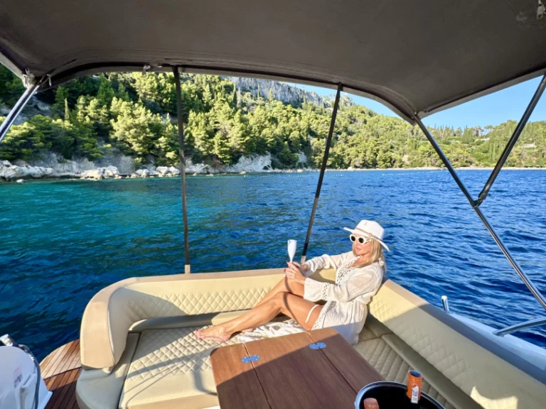 Charter a Bavaria S30 Open in Split on Samboat