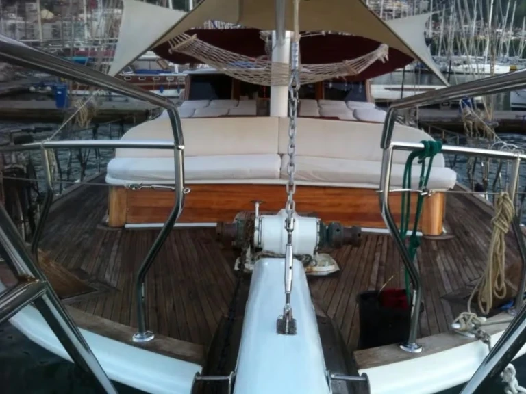 Hire Sailboat Custom Made with a boat licence
