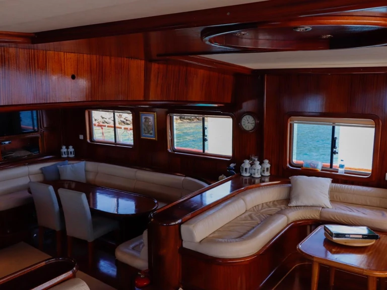 Hire Sailboat Custom Made with a boat licence