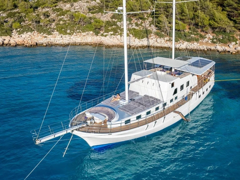 Hire Sailboat Custom Made with a boat licence
