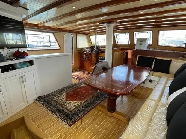 Hire Sailboat Custom Made with a boat licence