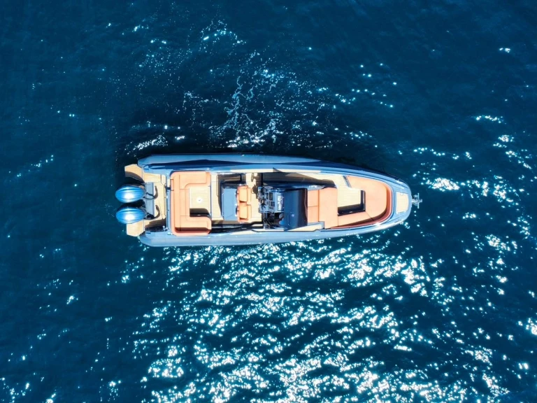 Charter a Zar 95 sl in Naples on Samboat