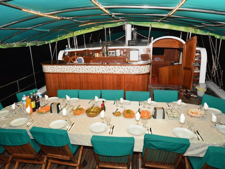 Hire Sailboat Custom Made with a boat licence