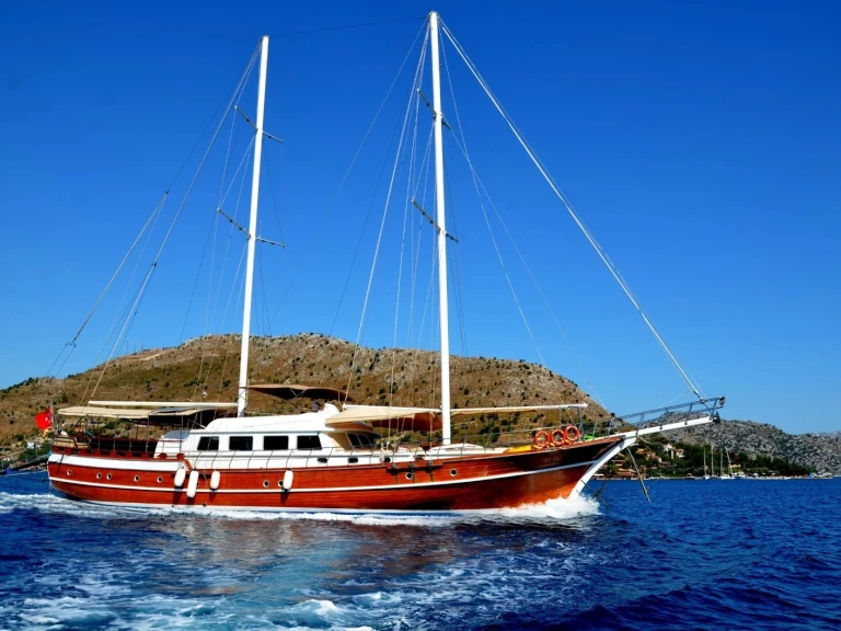 Hire Sailboat Custom Made with a boat licence