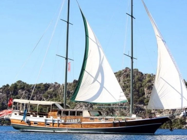 Hire Sailboat Custom Made with a boat licence