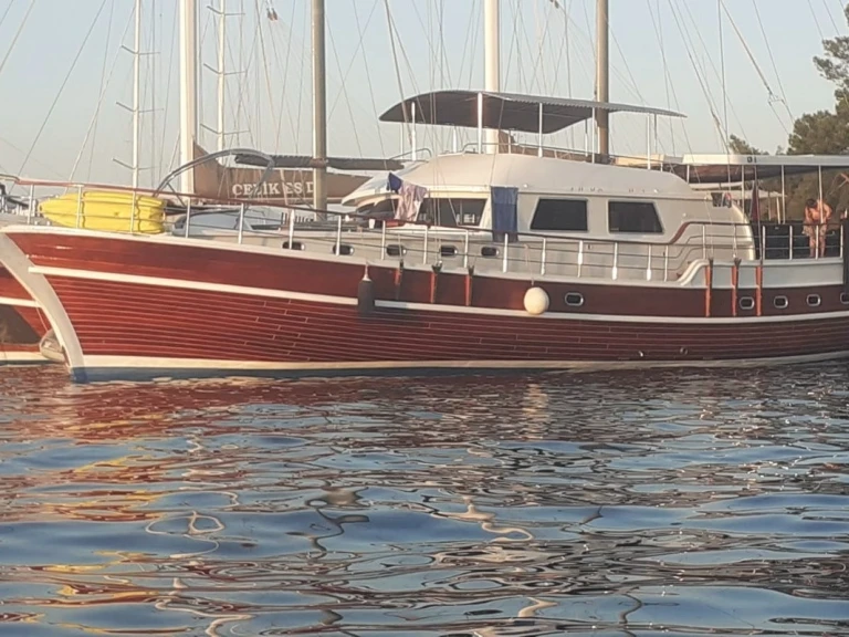 Hire Sailboat Custom Made with a boat licence