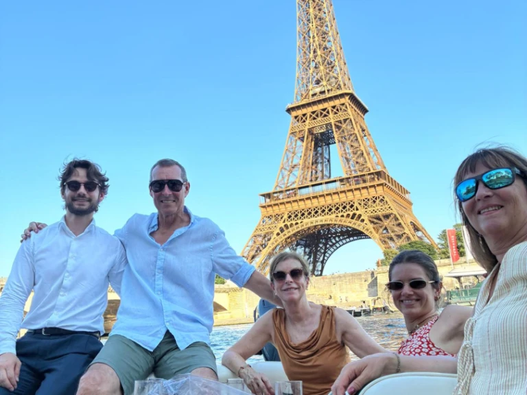 Yacht hire Paris cheap Mercruser