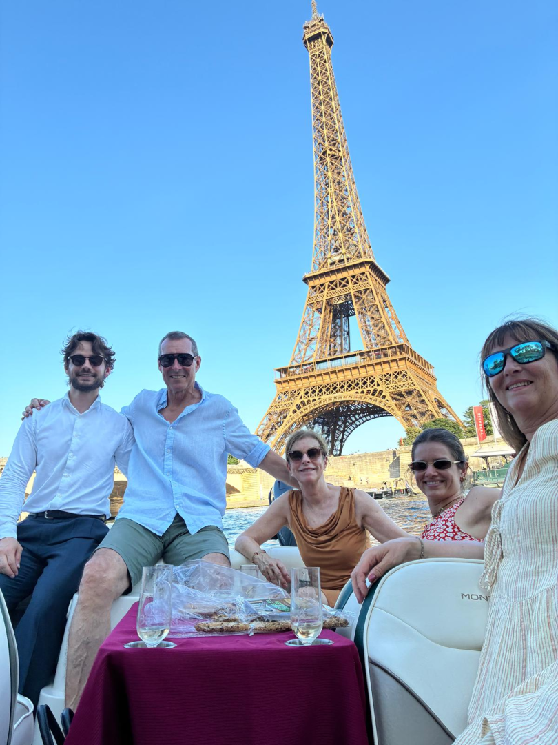 Yacht hire Paris cheap Mercruser