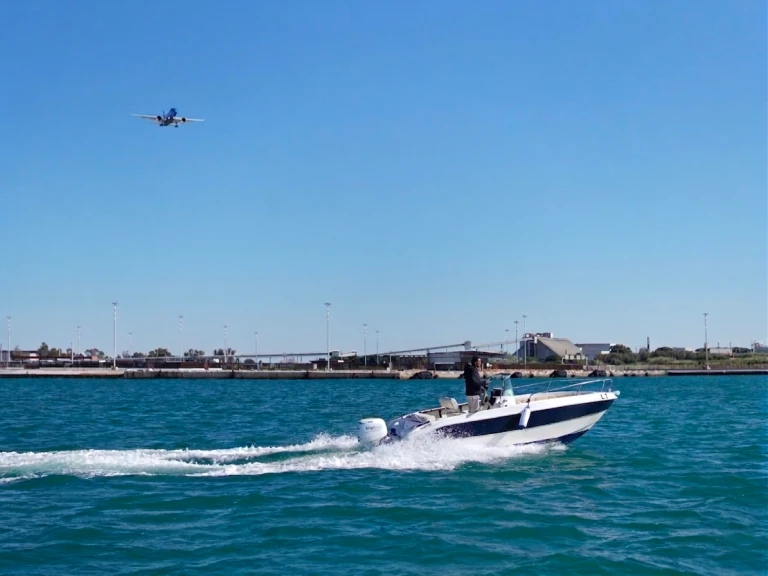 Hire Motorboat Marea with a boat licence