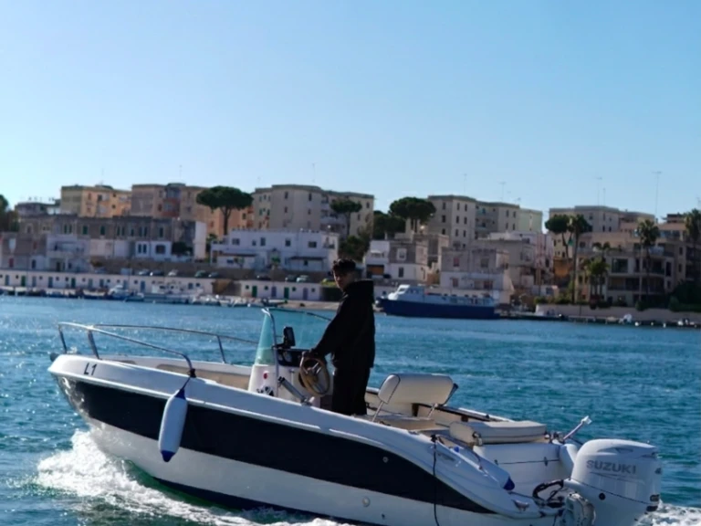 Motorboat to hire Brindisi at the best price