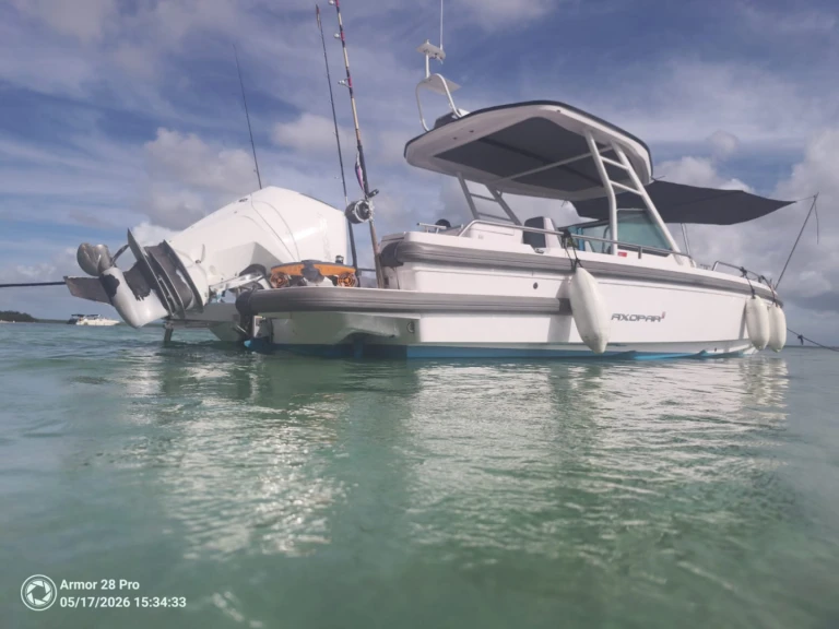 Yacht hire Le Gosier cheap Axopar 28 T-Top