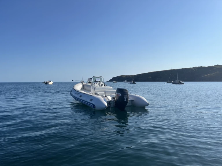 Charter a Bombard Explorer 640 SB in Locmaria on Samboat
