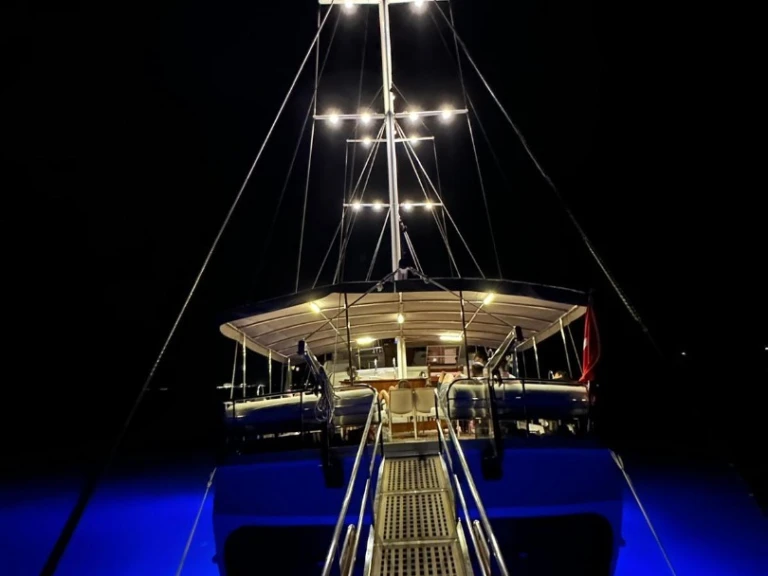 Hire Sailboat Custom Made with a boat licence