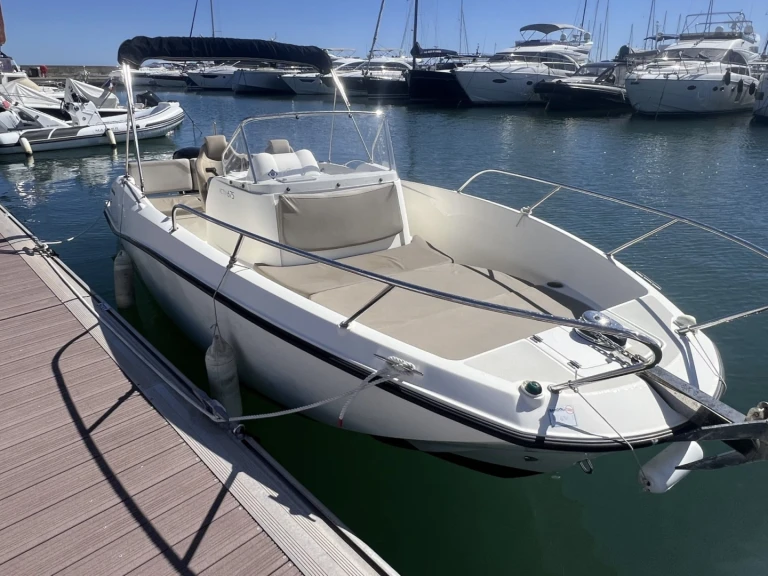 Motorboat hire in Marseille - Quicksilver Activ 675 Open