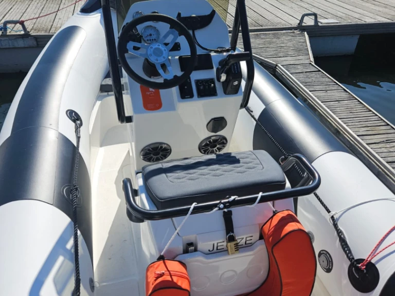 RIB hire in Pornichet - 3D Tender TR54