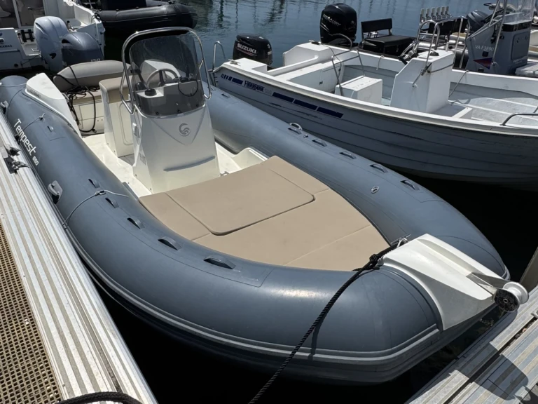 RIB hire in La Forêt-Fouesnant - Capelli Tempest 650