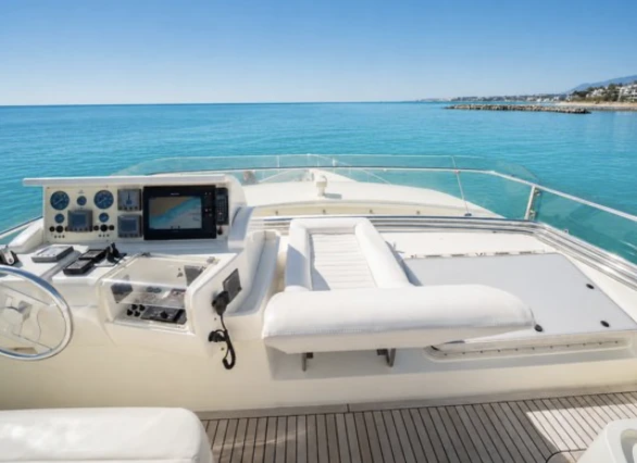 Charter a Ferretti Ferretti 680 in Puerto Banús on Samboat
