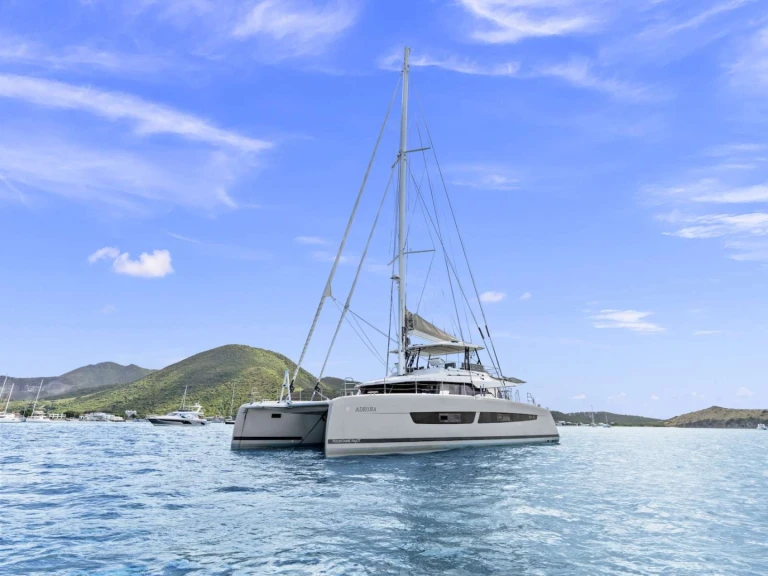Hire Luxury Yacht Fountaine Pajot with a boat licence