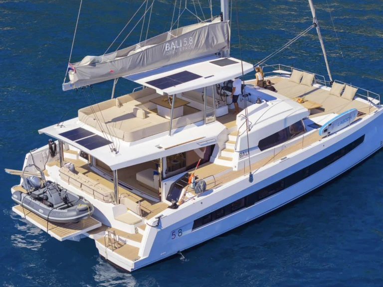 Luxury Yacht to hire Piraeus at the best price