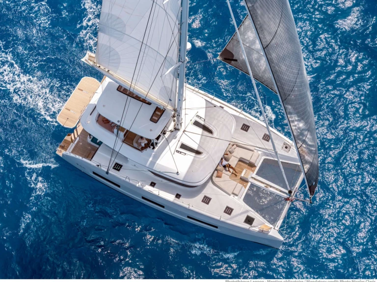Charter a Lagoon SEVEN SEAS in Tortola on Samboat