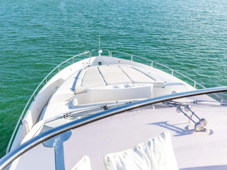 Luxury Yacht hire in Miami - Sunseeker Asha