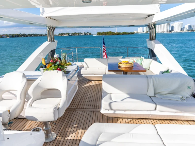 Hire Luxury Yacht with or without skipper Sunseeker Miami