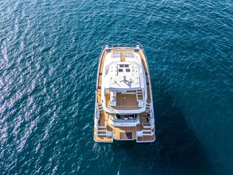Hire Luxury Yacht Aquila with a boat licence