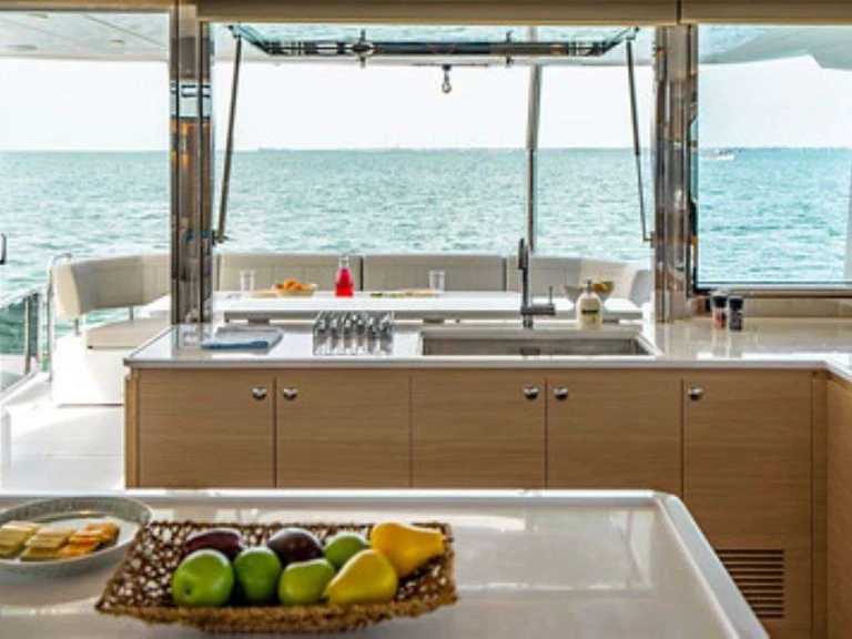 Hire Luxury Yacht Aquila with a boat licence