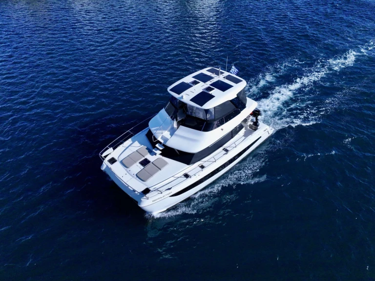 Hire Luxury Yacht Aquila with a boat licence