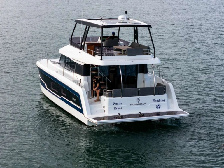Hire a Fountaine Pajot FASCHING Belize