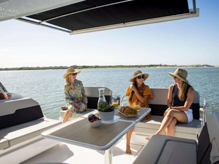 Luxury Yacht hire in Port Fréjus - Aquila Selesticat