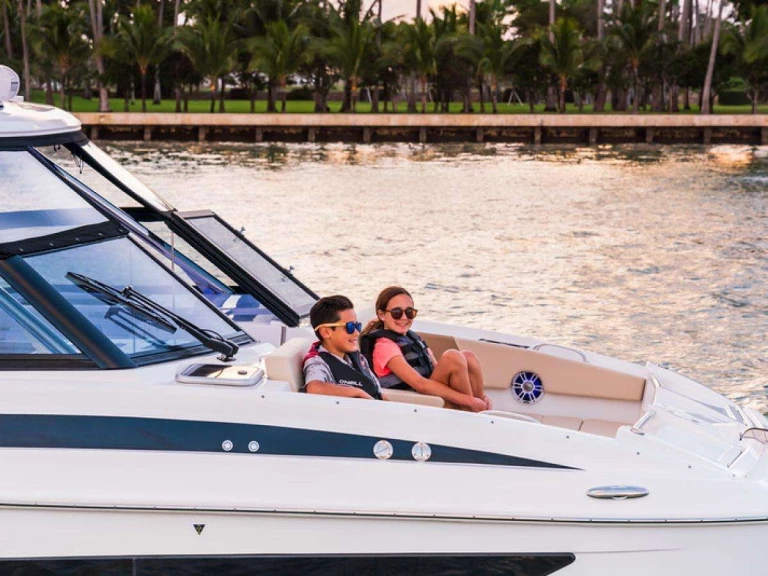 Hire Luxury Yacht Aquila with a boat licence