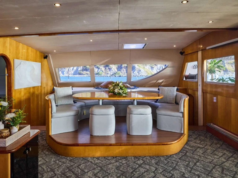 Hire Luxury Yacht Silhouette with a boat licence