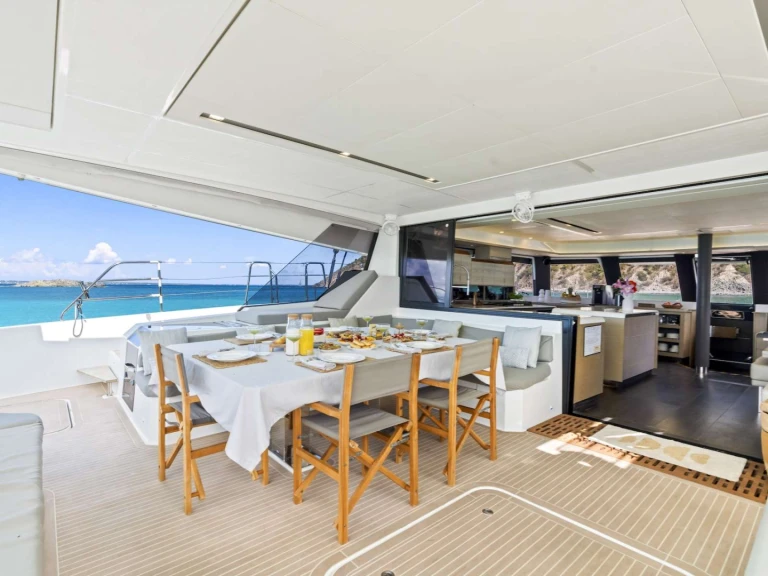 Hire Luxury Yacht with or without skipper Fountaine Pajot French Riviera
