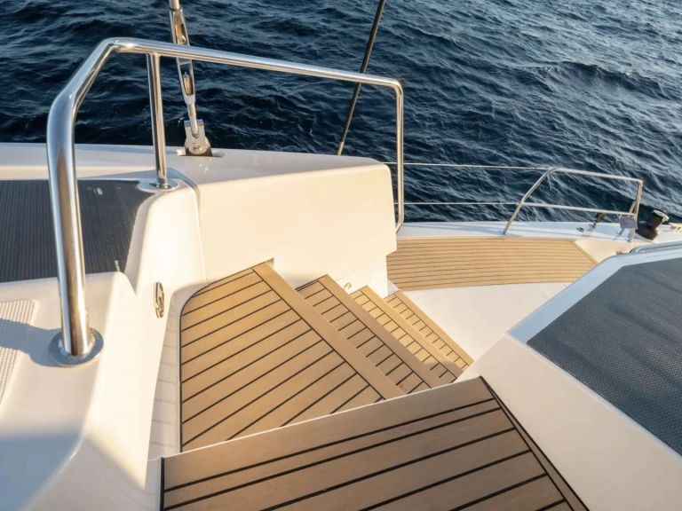 Hire Luxury Yacht Bali with a boat licence