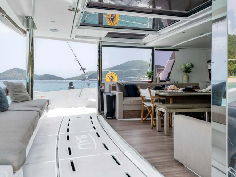 Hire Luxury Yacht Bali with a boat licence