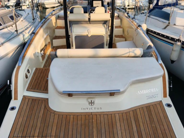 Luxury Yacht hire in Mandelieu-la-Napoule - Invictus  Invictus 280 TT