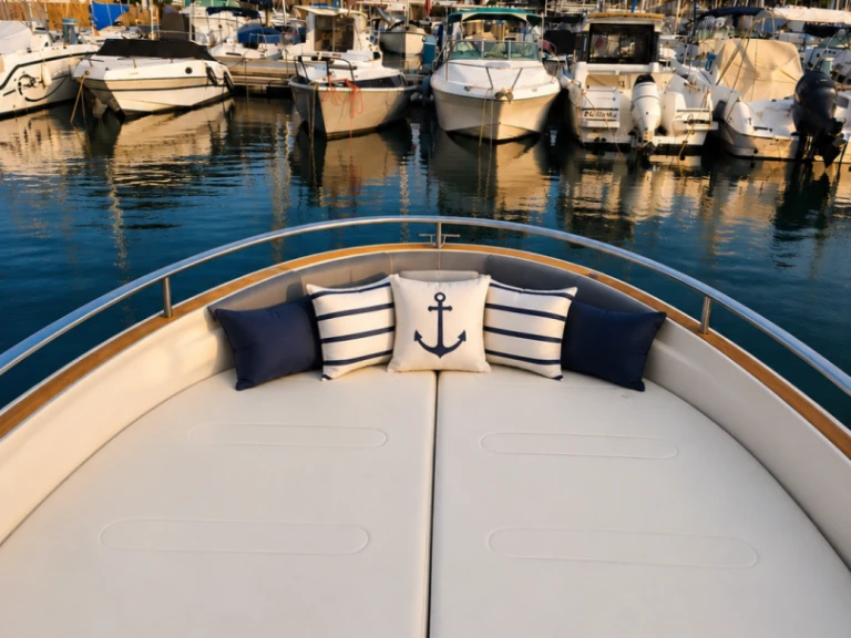 Hire Luxury Yacht Invictus  with a boat licence