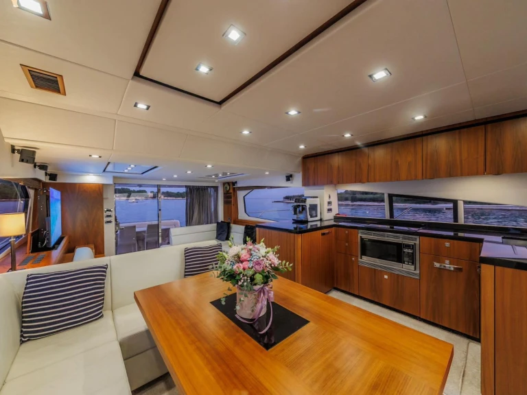 Hire Luxury Yacht with or without skipper Sunseeker Kaštel Lukšić