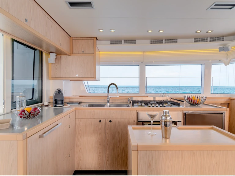 Hire Catamaran Lagoon with a boat licence