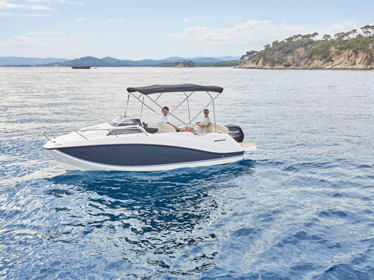 Motorboat hire in Saint-Laurent-du-Var - Quicksilver Activ 555 Open