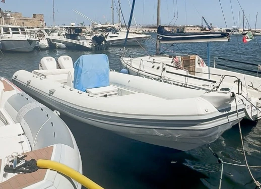 RIB hire in Bari - Sacs Strider 11