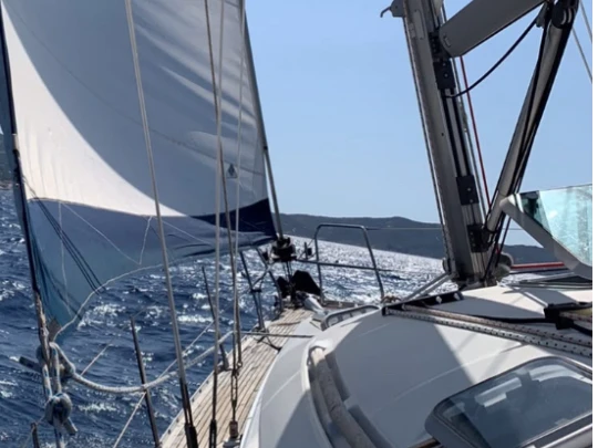 Hire Sailboat Jeanneau with a boat licence