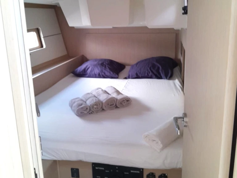 Hire a Bénéteau Oceanis 46.1 Le Marin