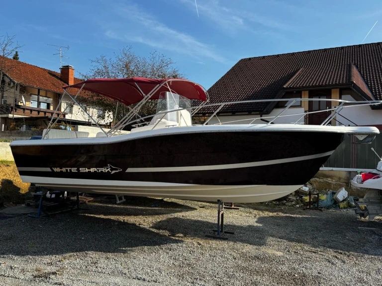 Hire Motorboat Kelt with a boat licence