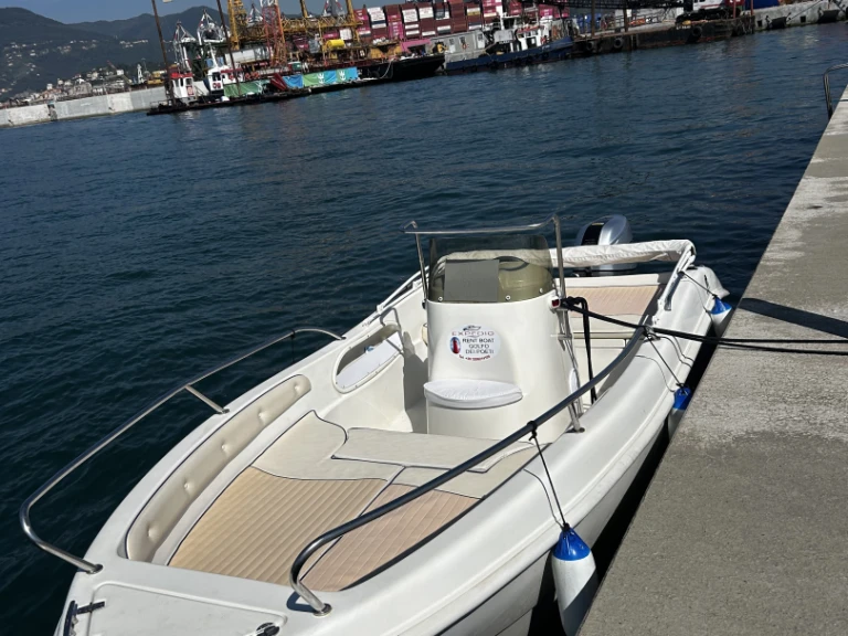 Charter a Bellingardo Ghost 5,50 in La Spezia on Samboat