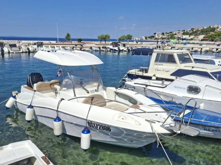 Hire a Quicksilver Quicksilver 720 Commander Poljica