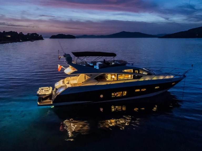 Luxury Yacht hire in Kaštel Lukšić - Sunseeker Sunseeker Manhattan 63